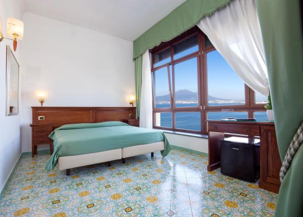 lapanoramicahotel en easter-offer-4-star-hotel-by-the-sea-in-naples-with-easter-lunch 019